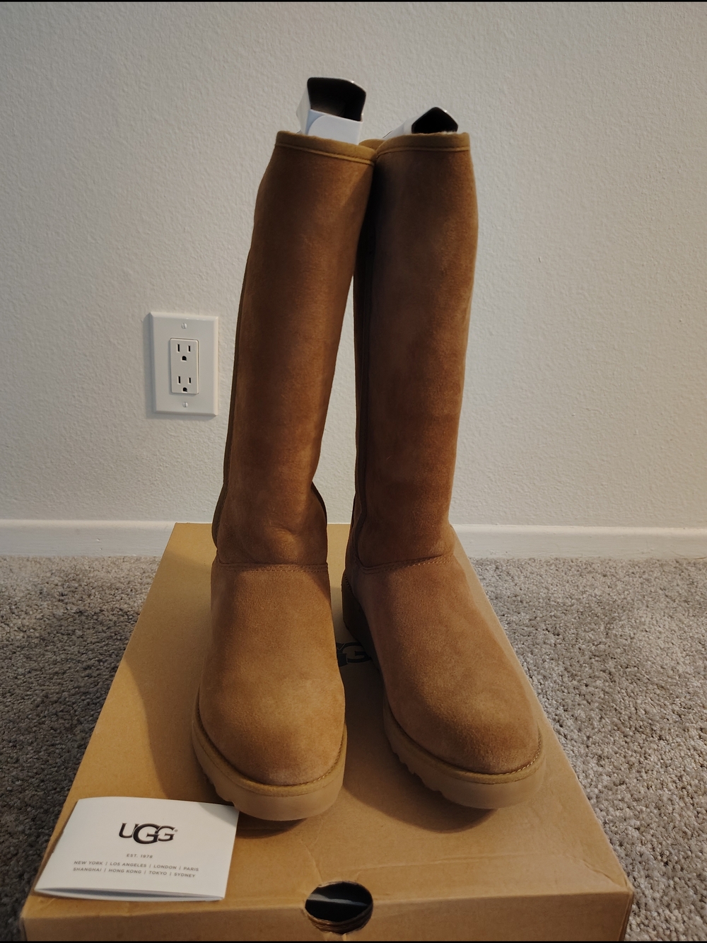 UGG W KARA Tall  Boots in Chestnut